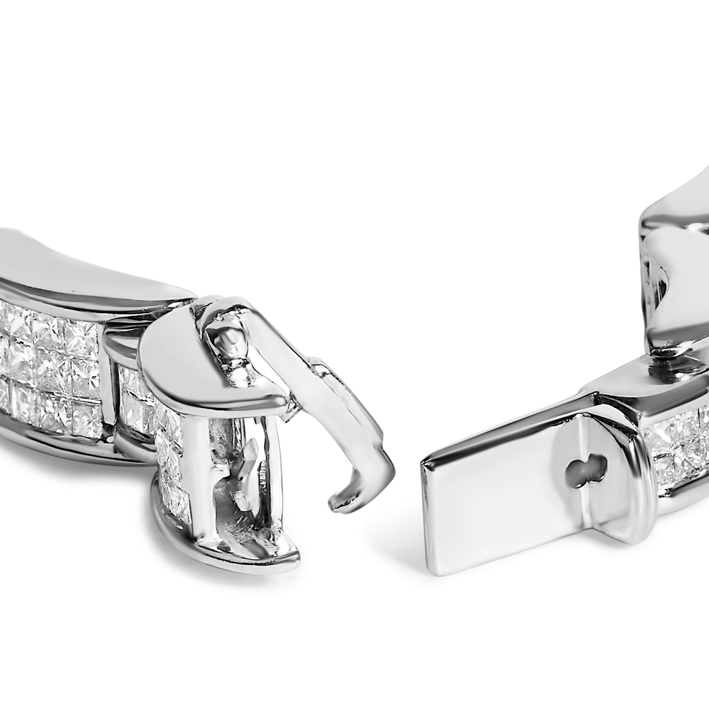 18K White Gold 5.0 Carat Princess Diamond Buckle Link Bracelet