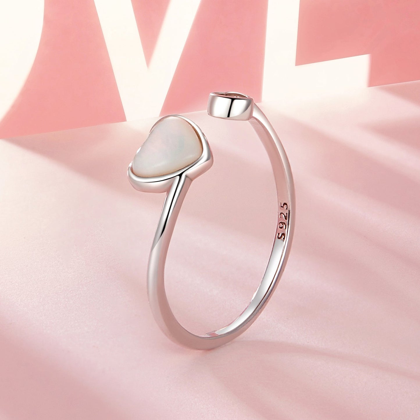 925 Sterling Silver Ring with Pavé Setting and White Shell