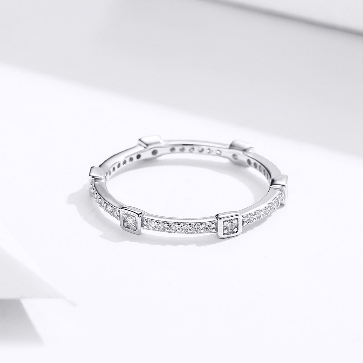 925 Sterling Silver Ring with Pavé Setting CZ - Size 6.0