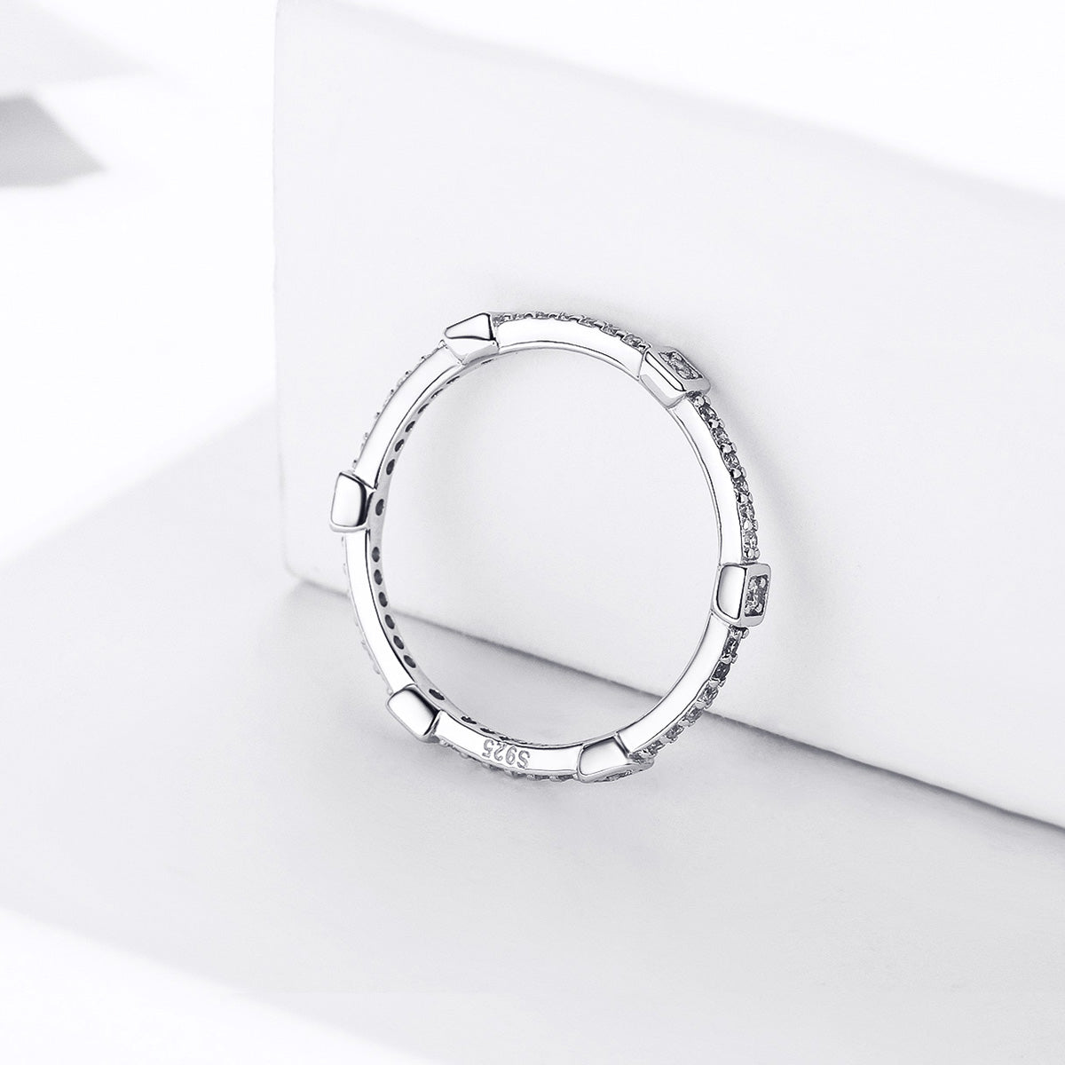 925 Sterling Silver Ring with Pavé Setting CZ - Size 6.0