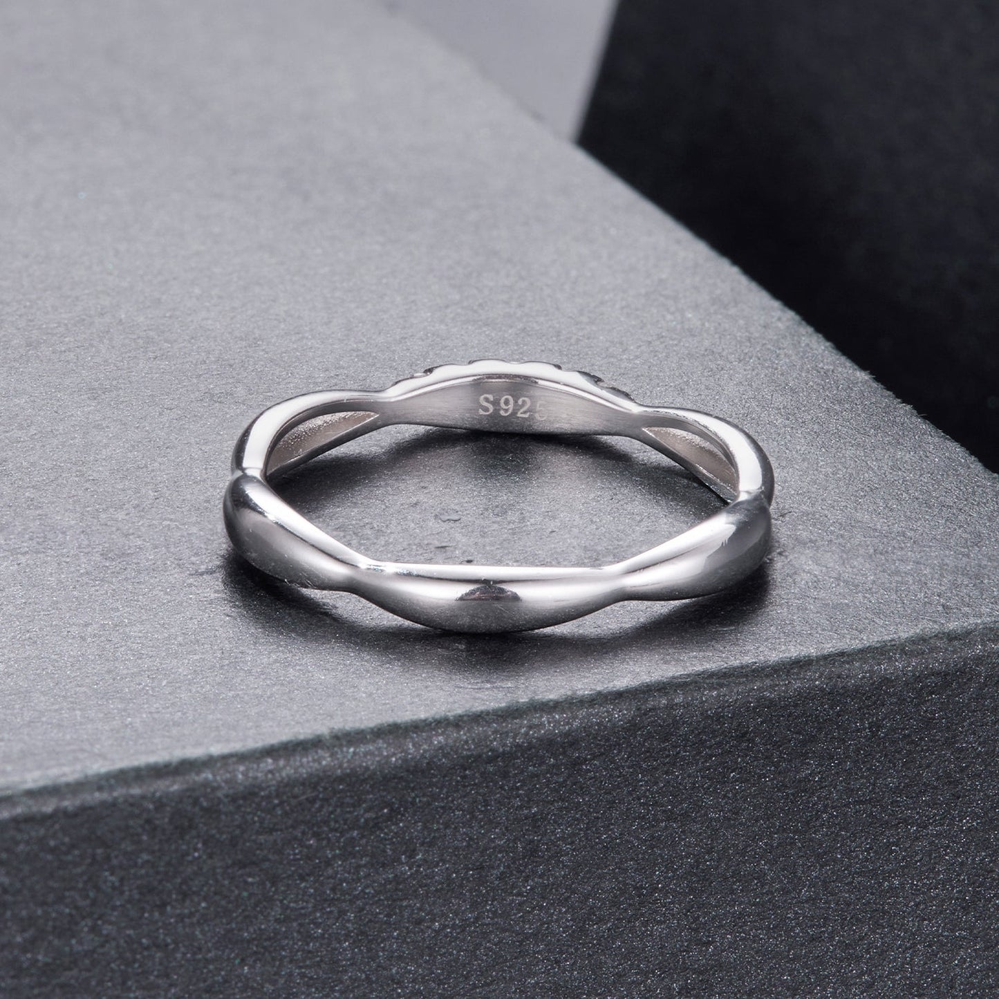 925 Sterling Silver Moissanite Ring with 0.15-0.2cm Gems for Women - Size 6